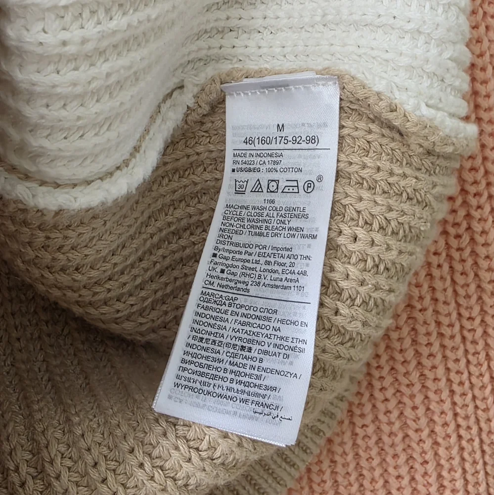 GAP Shaker-Stitch V-Neck Cardigan - Picture 7 of 8
